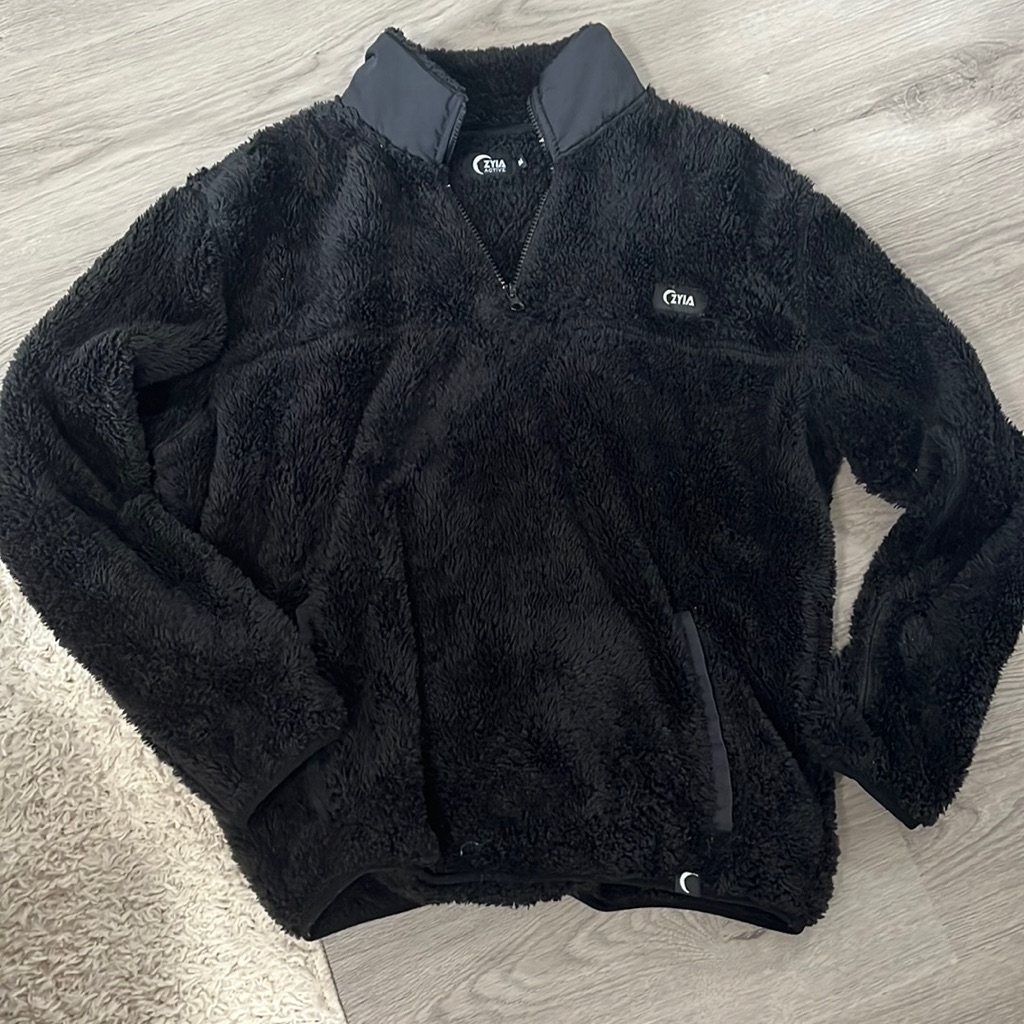 Zyia Pullover